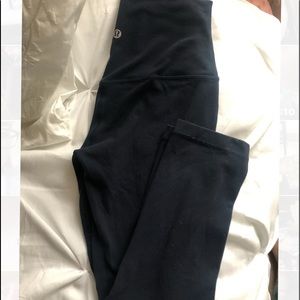 Lululemon Aligns cropped